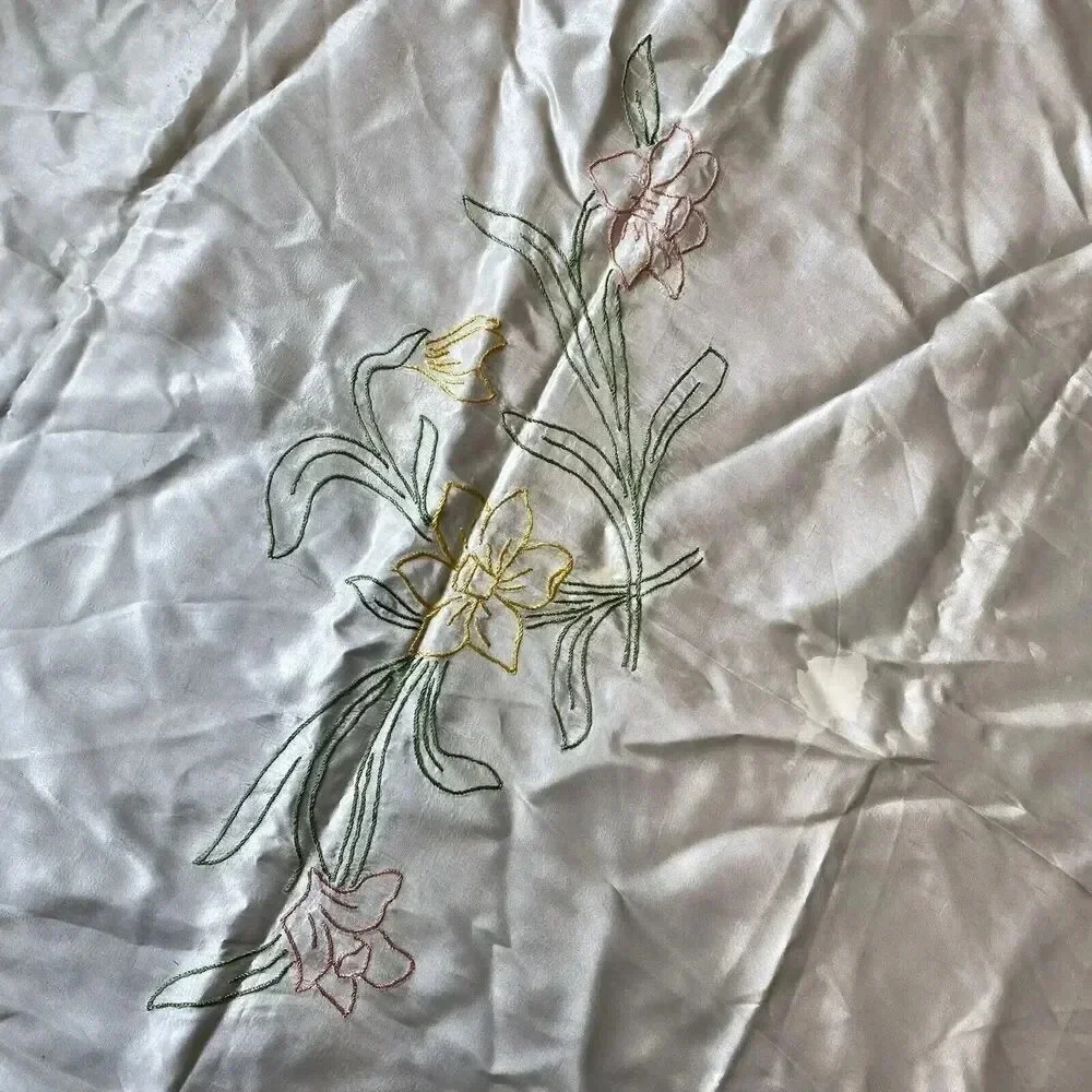 VTG Floral Embroidered Square Tablecloth Satin Beige 35”x32”